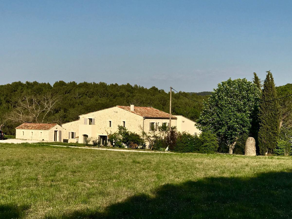 Chut ! C'Est Ici Hotel Venelles Exterior foto