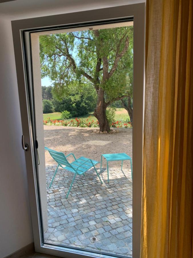 Chut ! C'Est Ici Hotel Venelles Exterior foto